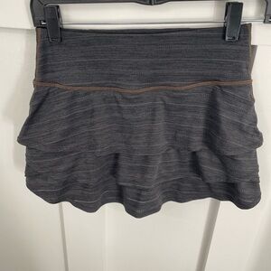 Women’s XS Athleta Swaggered Tiered skirt- Gray with faint stripes